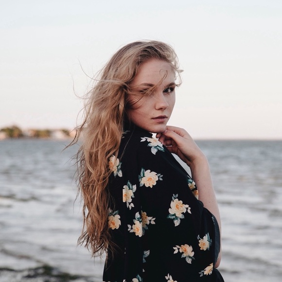 🌻 @ourposhcloset 🌻 - Picture 3 of 4